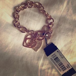Rose gold Guess bracelet with heart charm